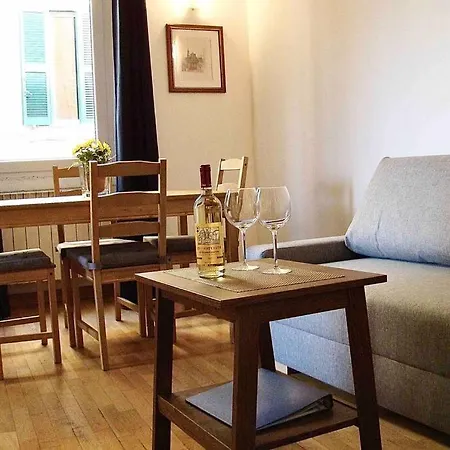 Elegant Trilussa Apartment-3